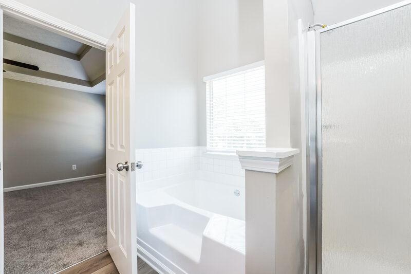 1,995/Mo, 225 Hazelhurst Dr Covington, GA 30016 Main Bathroom View 2