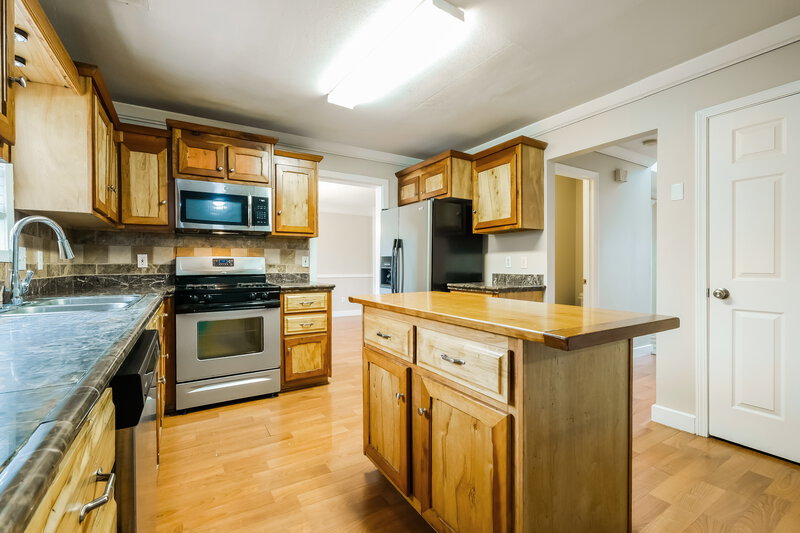 2,240/Mo, 5020 Amber Way NW Acworth, GA 30102 Kitchen View