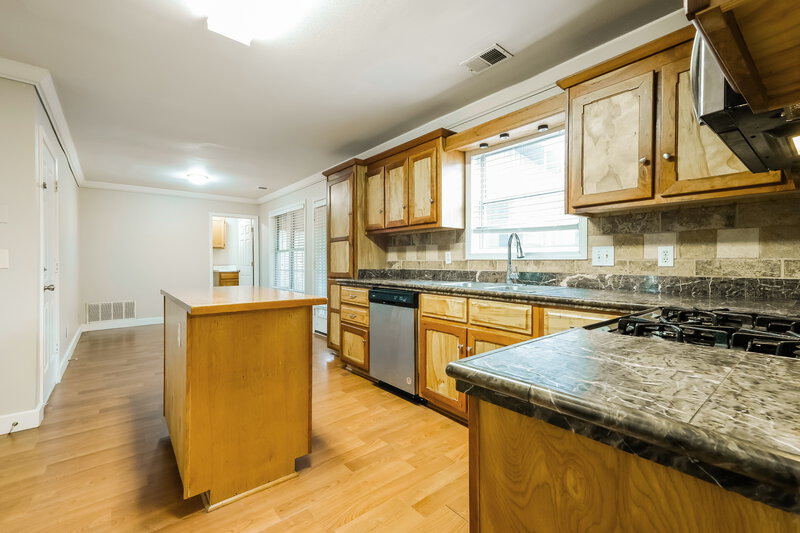 2,240/Mo, 5020 Amber Way NW Acworth, GA 30102 Kitchen View 2