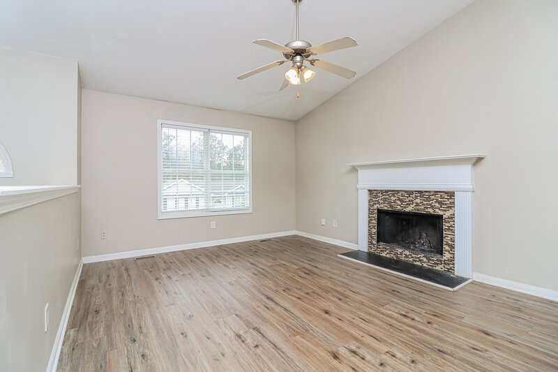 1,980/Mo, 111 Hunter Pl Dallas, GA 30132 Living Room View