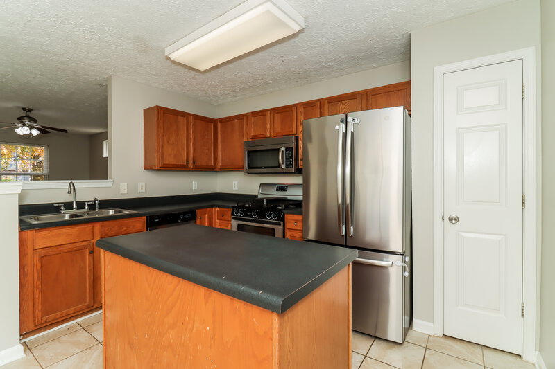 1,650/Mo, 235 Osmanthus Way Canton, GA 30114 Kitchen View