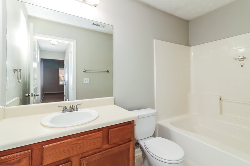 1,650/Mo, 235 Osmanthus Way Canton, GA 30114 Main Bathroom View