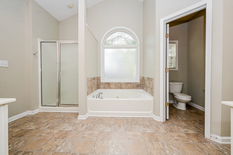 2,480/Mo, 905 Buckhorn Bnd Locust Grove, GA 30248 Main Bathroom View