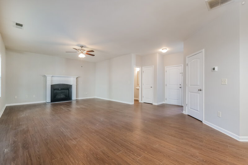 2,020/Mo, 261 Chandler Bluff Ct Grayson, GA 30017 Living Room View