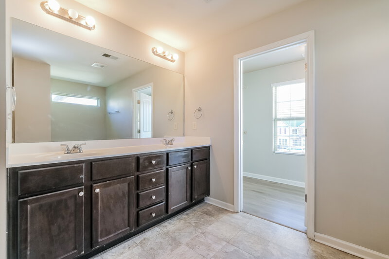 2,020/Mo, 261 Chandler Bluff Ct Grayson, GA 30017 Main Bathroom View