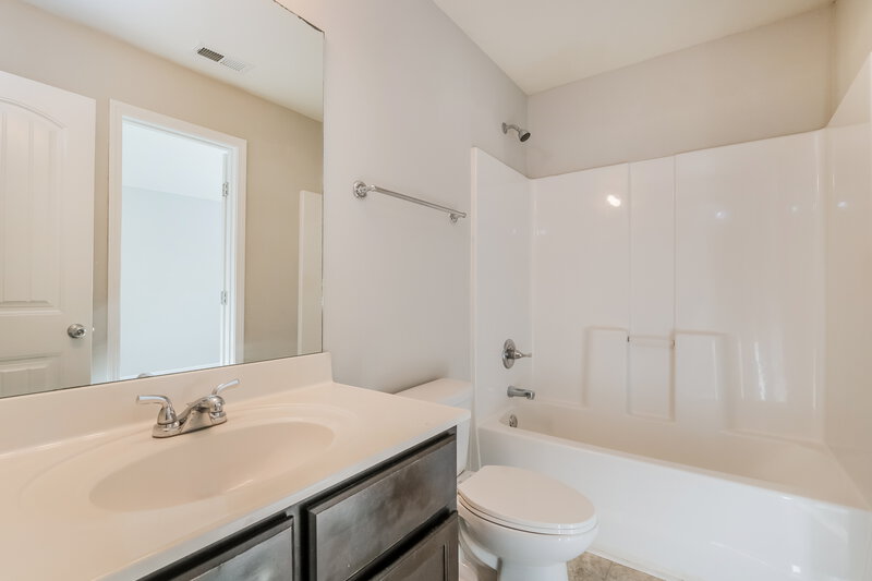 2,020/Mo, 261 Chandler Bluff Ct Grayson, GA 30017 Bathroom View