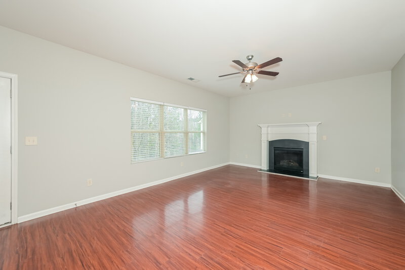 2,090/Mo, 930 Walking Stick Trl Auburn, GA 30011 Living Room View