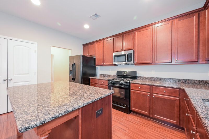 2,090/Mo, 930 Walking Stick Trl Auburn, GA 30011 Kitchen View