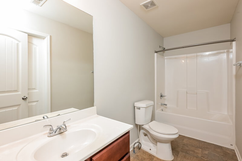 2,090/Mo, 930 Walking Stick Trl Auburn, GA 30011 Bathroom View