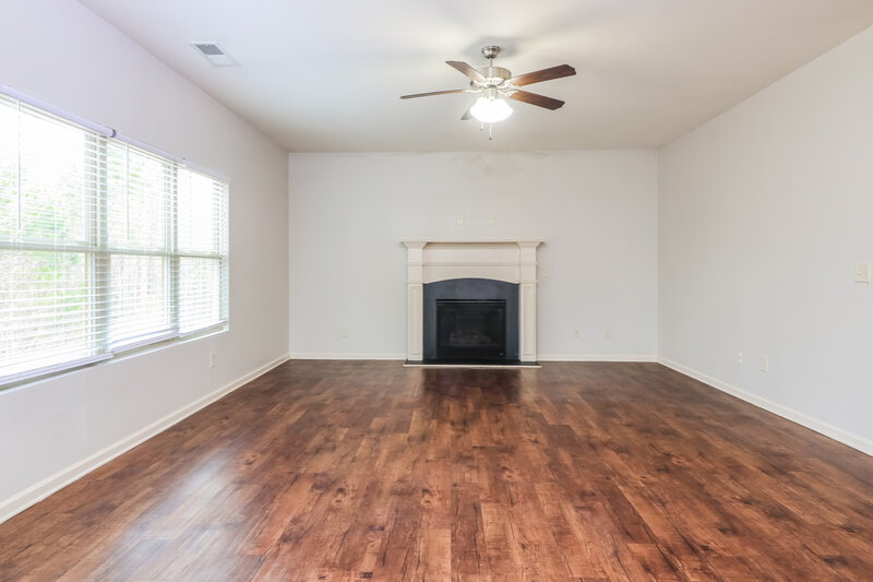 2,370/Mo, 920 Walking Stick Trl Auburn, GA 30011 Living Room View