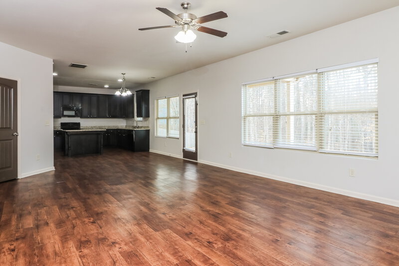 2,370/Mo, 920 Walking Stick Trl Auburn, GA 30011 Living Room View 4