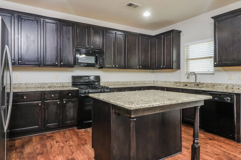 2,370/Mo, 920 Walking Stick Trl Auburn, GA 30011 Kitchen View 2