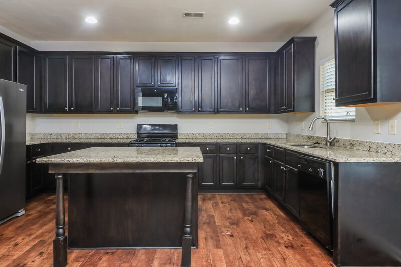2,370/Mo, 920 Walking Stick Trl Auburn, GA 30011 Kitchen View 3