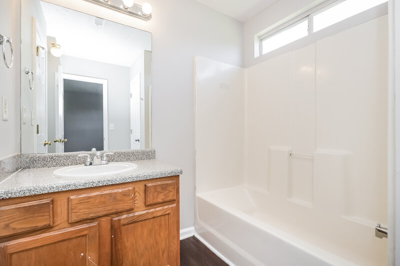 1,895/Mo, 6075 Flagstaf Walk McDonough, GA 30252 Main Bathroom View