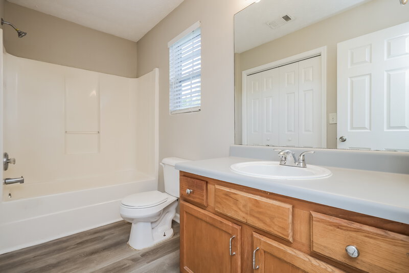 1,890/Mo, 6050 Flagstaf Walk McDonough, GA 30252 Main Bathroom View