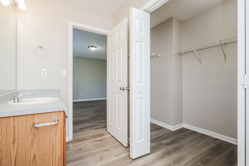 1,890/Mo, 6050 Flagstaf Walk McDonough, GA 30252 Main Bathroom View 2