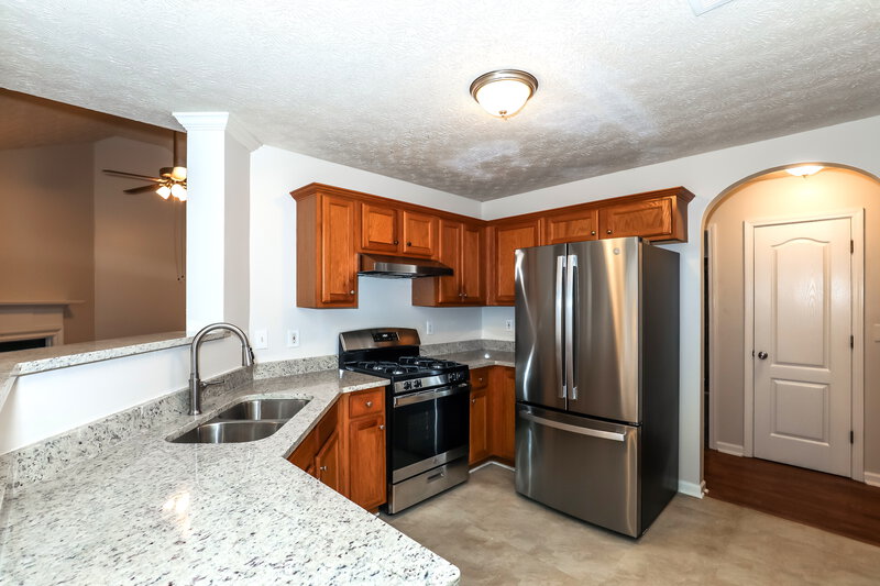 1,945/Mo, 5250 Yellow Pine Dr McDonough, GA 30252 Kitchen View 2