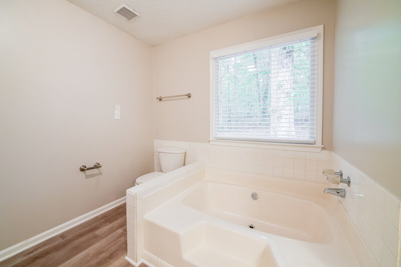 1,865/Mo, 3539 Pine Grove Dr Douglasville, GA 30135 Main Bathroom View 2