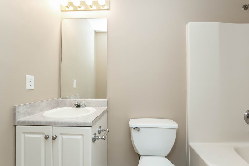 1,975/Mo, 7509 Stonehenge Way Douglasville, GA 30134 Bathroom View 3