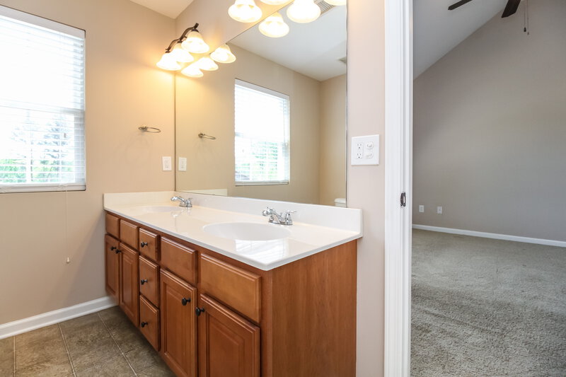 1,985/Mo, 140 Overlook Cir Canton, GA 30115 Master Bathroom View
