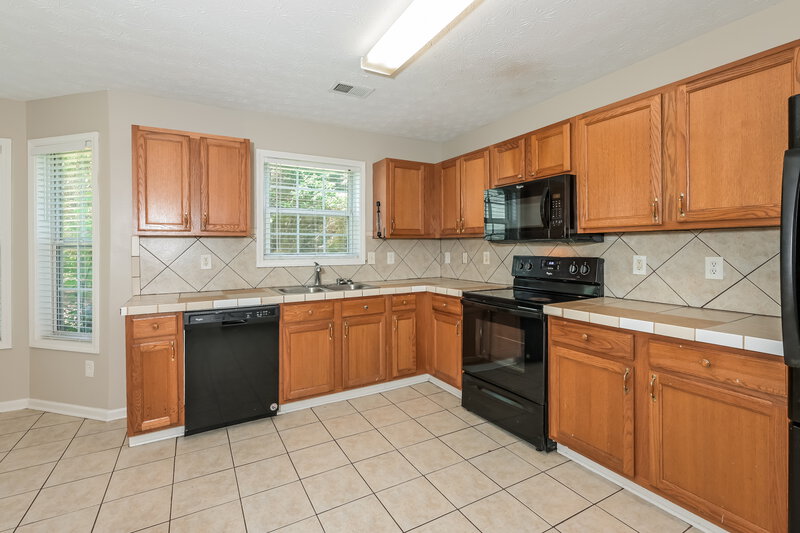 2,075/Mo, 3268 Tuggle Ives Dr Buford, GA 30519 Kitchen View