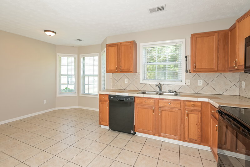 2,075/Mo, 3268 Tuggle Ives Dr Buford, GA 30519 Kitchen View 2