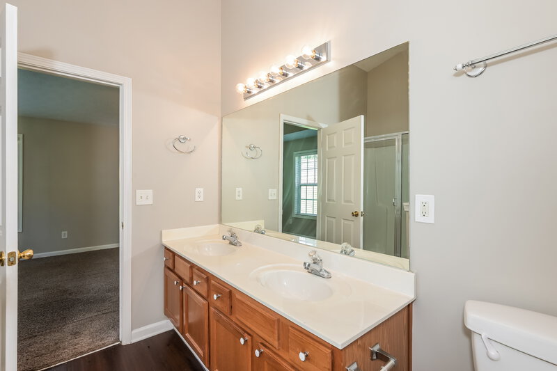 2,075/Mo, 3268 Tuggle Ives Dr Buford, GA 30519 Main Bathroom View