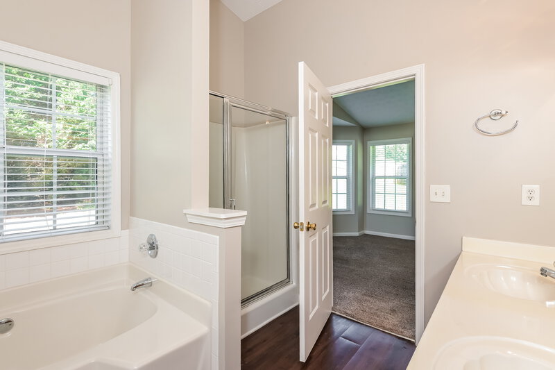 2,075/Mo, 3268 Tuggle Ives Dr Buford, GA 30519 Main Bathroom View 2