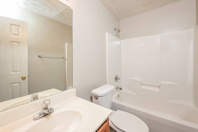 2,075/Mo, 3268 Tuggle Ives Dr Buford, GA 30519 Bathroom View