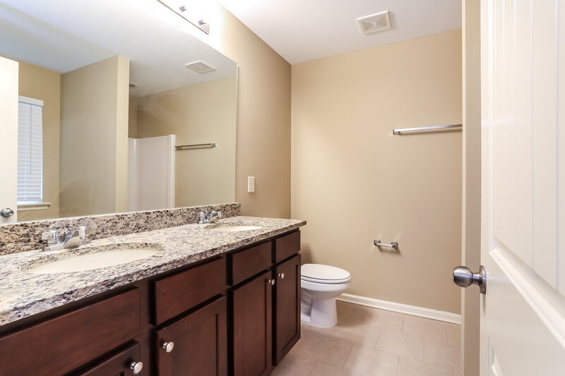 3,020/Mo, 118 Crescent Woode Way Dallas, GA 30157 Main Bathroom View