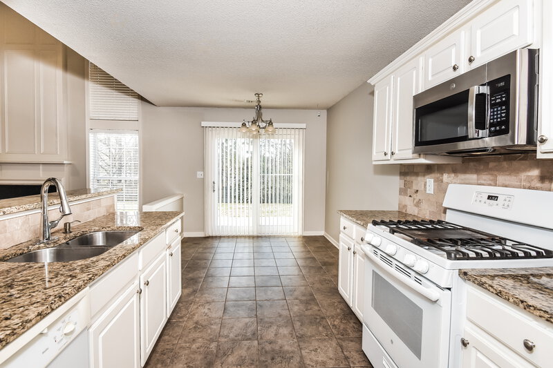 3,220/Mo, 135 Wallnut Hall Cir Woodstock, GA 30189 Kitchen View