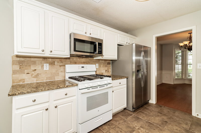 2,145/Mo, 135 Wallnut Hall Cir Woodstock, GA 30189 Kitchen View 2