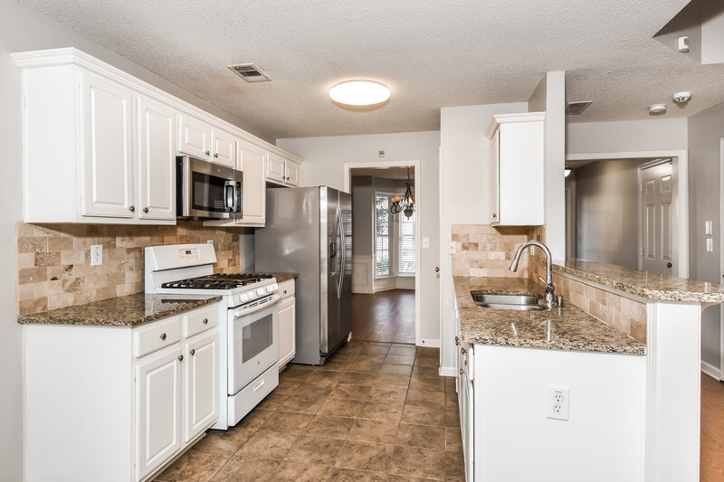 3,220/Mo, 135 Wallnut Hall Cir Woodstock, GA 30189 Kitchen View 2