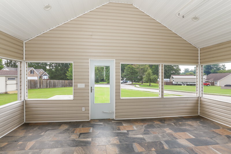 2,185/Mo, 1101 Marsh Ct Hampton, GA 30228 Sun Room View