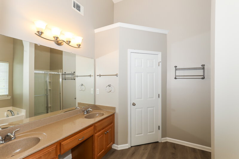 2,185/Mo, 1101 Marsh Ct Hampton, GA 30228 Main Bathroom View