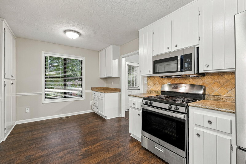 2,115/Mo, 317 Lake Forest Dr Acworth, GA 30102 Kitchen View 2