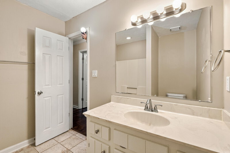 2,115/Mo, 317 Lake Forest Dr Acworth, GA 30102 Bathroom View