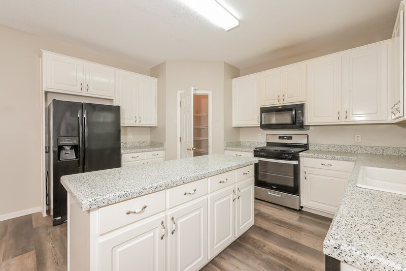 3,360/Mo, 2083 Reserve Pkwy McDonough, GA 30253 Kitchen View