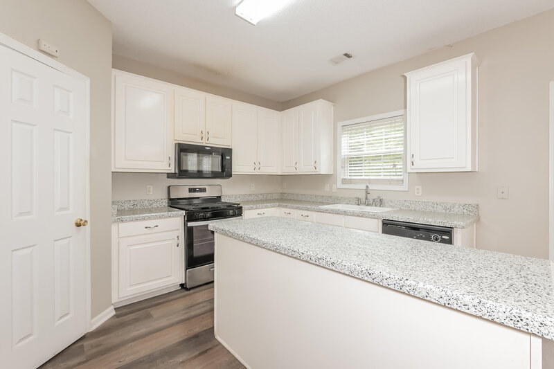 3,360/Mo, 2083 Reserve Pkwy McDonough, GA 30253 Kitchen View 2