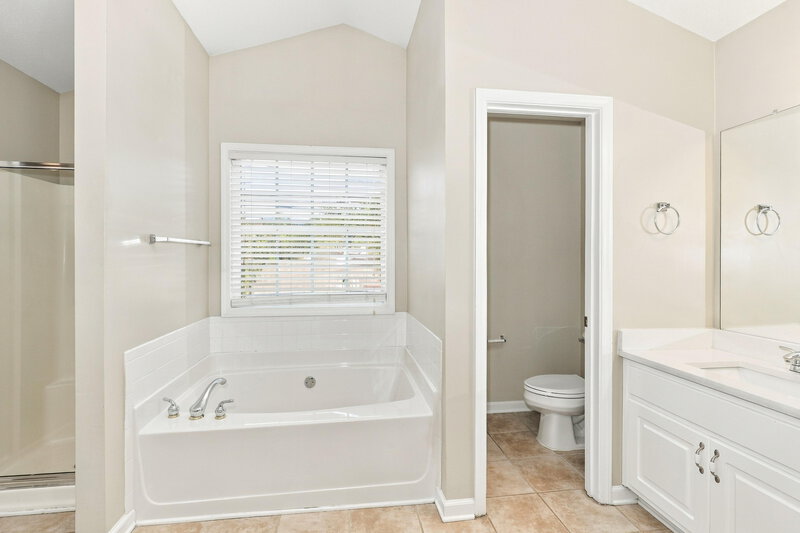 2,420/Mo, 2083 Reserve Pkwy McDonough, GA 30253 Primary Bathroom View