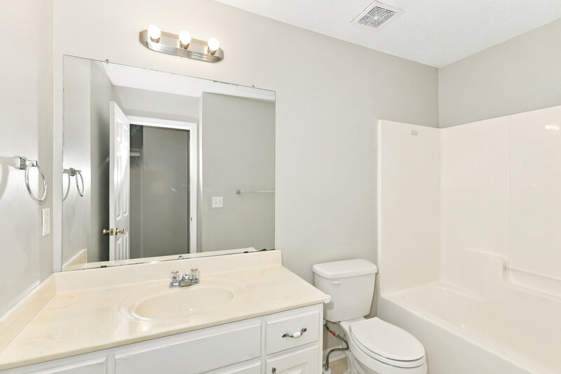 2,420/Mo, 2083 Reserve Pkwy McDonough, GA 30253 Bathroom View 2