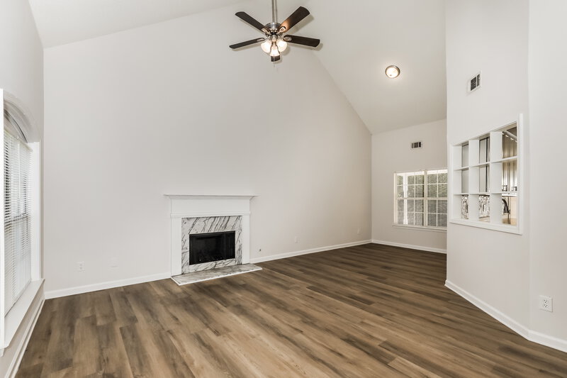 2,075/Mo, 92 Dogwood Lakes Dr Hampton, GA 30228 Living Room View