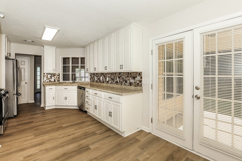 2,075/Mo, 92 Dogwood Lakes Dr Hampton, GA 30228 Kitchen View