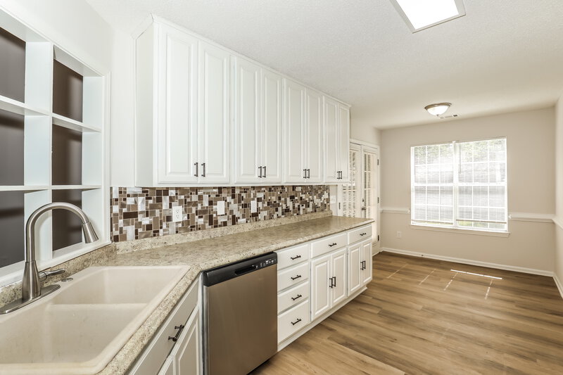 2,075/Mo, 92 Dogwood Lakes Dr Hampton, GA 30228 Kitchen View 2