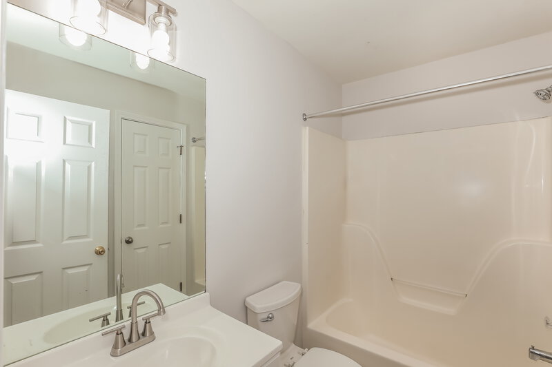 2,075/Mo, 92 Dogwood Lakes Dr Hampton, GA 30228 Main Bathroom View