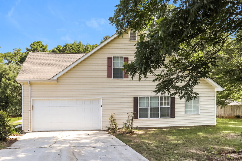 2,075/Mo, 92 Dogwood Lakes Dr Hampton, GA 30228 Garage View