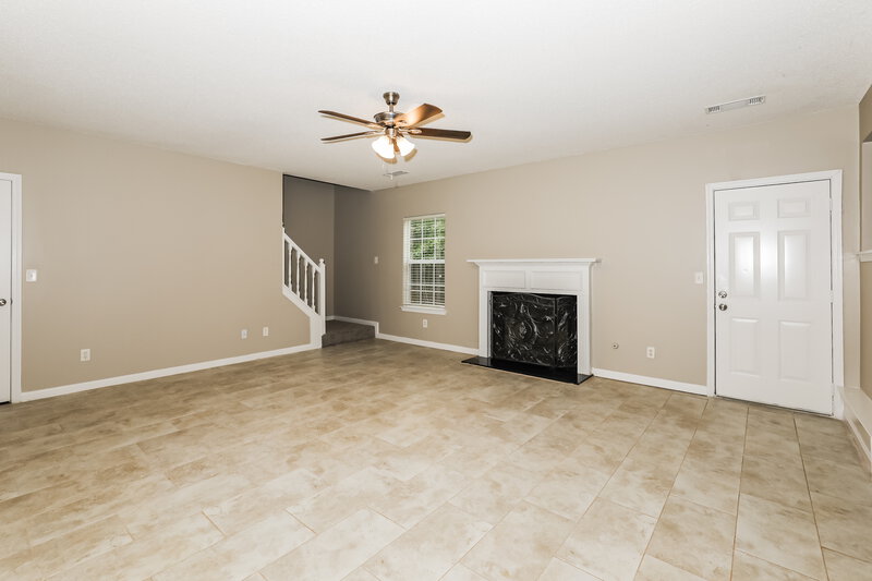 2,335/Mo, 385 Kentwood Springs Dr Hampton, GA 30228 Living Room View