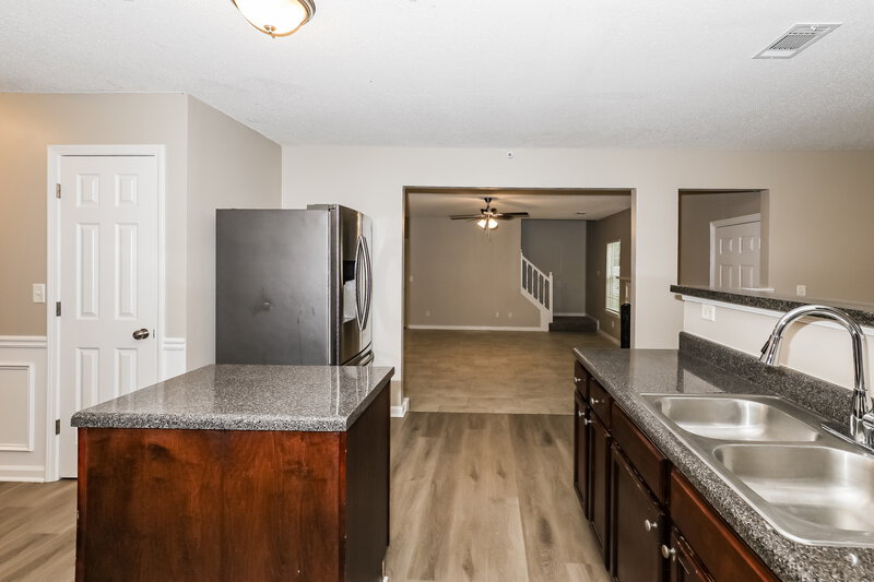 2,335/Mo, 385 Kentwood Springs Dr Hampton, GA 30228 Kitchen View