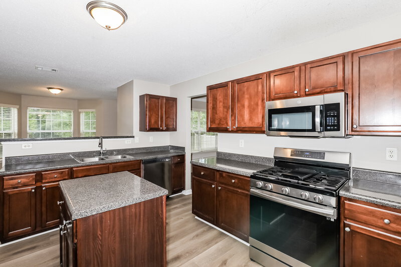 2,335/Mo, 385 Kentwood Springs Dr Hampton, GA 30228 Kitchen View 2