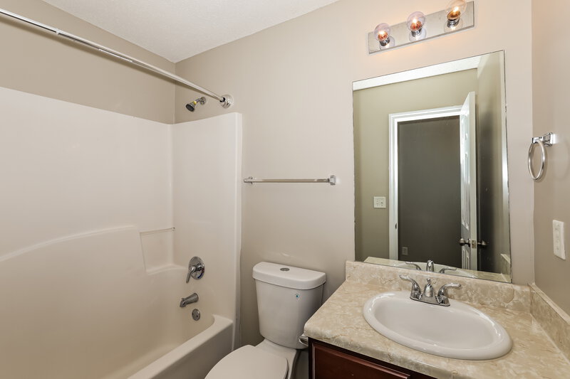 2,335/Mo, 385 Kentwood Springs Dr Hampton, GA 30228 Bathroom View